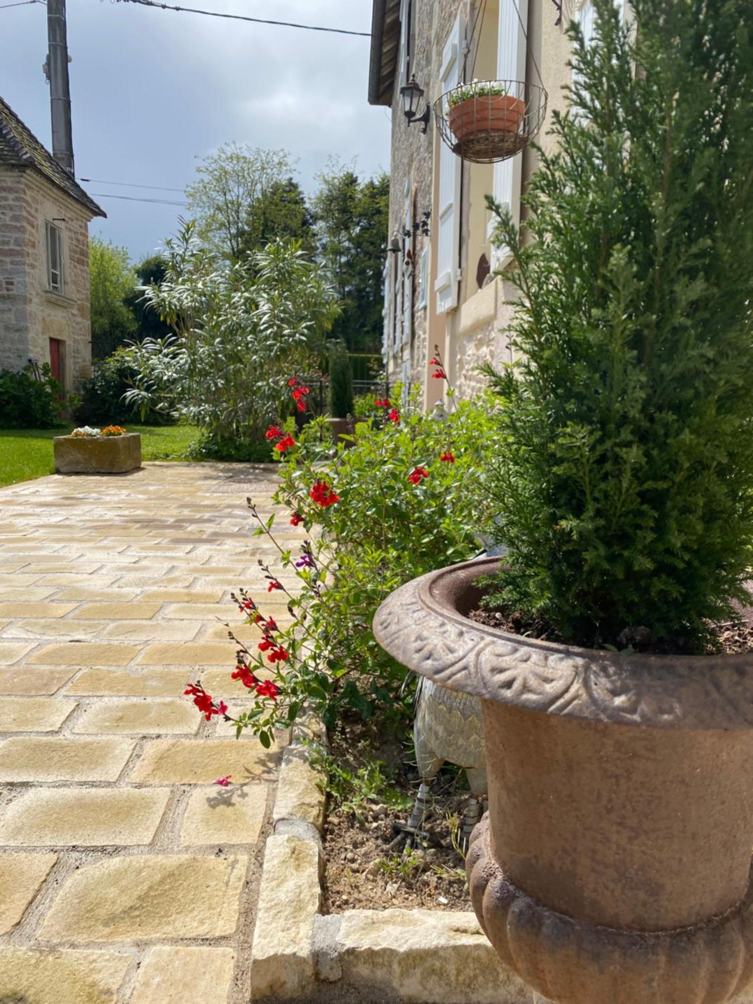 Le Pigeonnier De Saint-Loup Bed And Breakfast Saint-Loup-de-Varennes Exterior foto